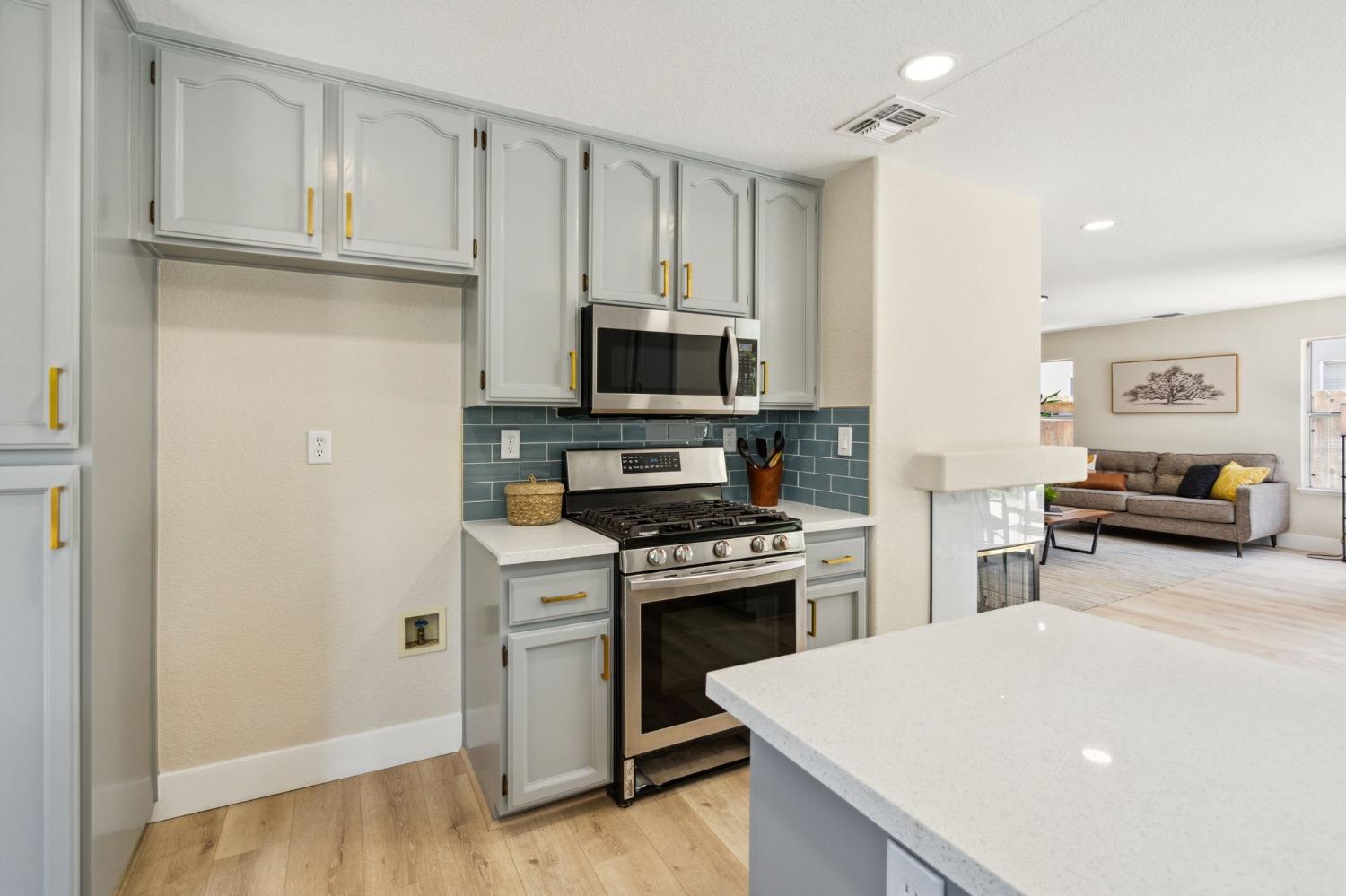 Detail Gallery Image 10 of 33 For 9200 Redwater Dr, Antelope,  CA 95843 - 4 Beds | 3 Baths