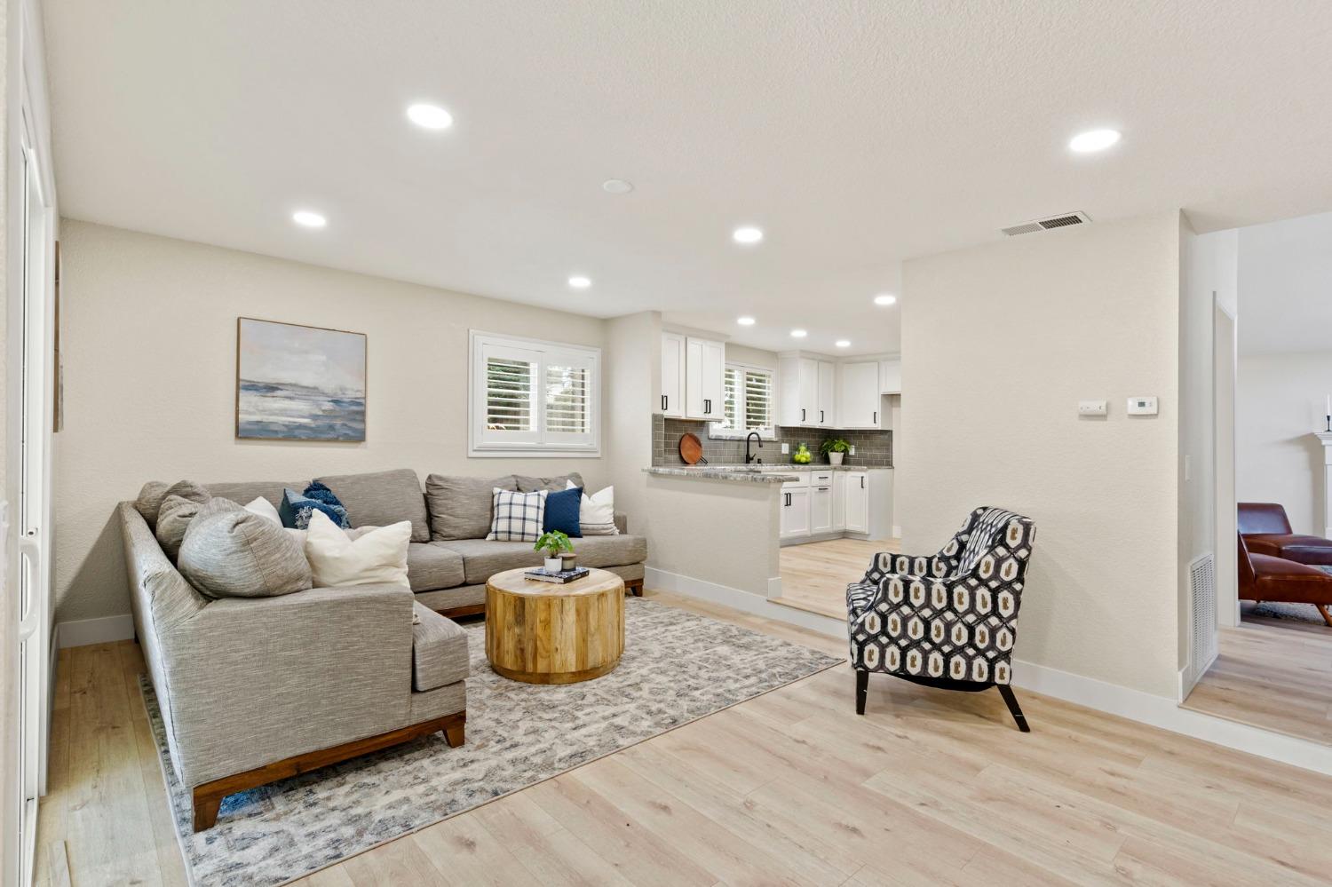 Detail Gallery Image 12 of 32 For 8044 Hoopes Dr, Citrus Heights,  CA 95610 - 3 Beds | 2/1 Baths