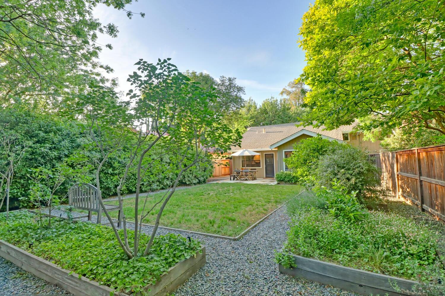 Oyster Bay Avenue, Davis, California image 40