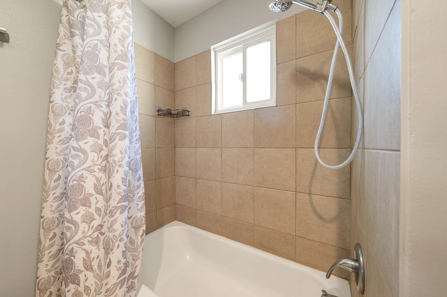 Detail Gallery Image 19 of 51 For 5904 40th St, Sacramento,  CA 95824 - – Beds | – Baths
