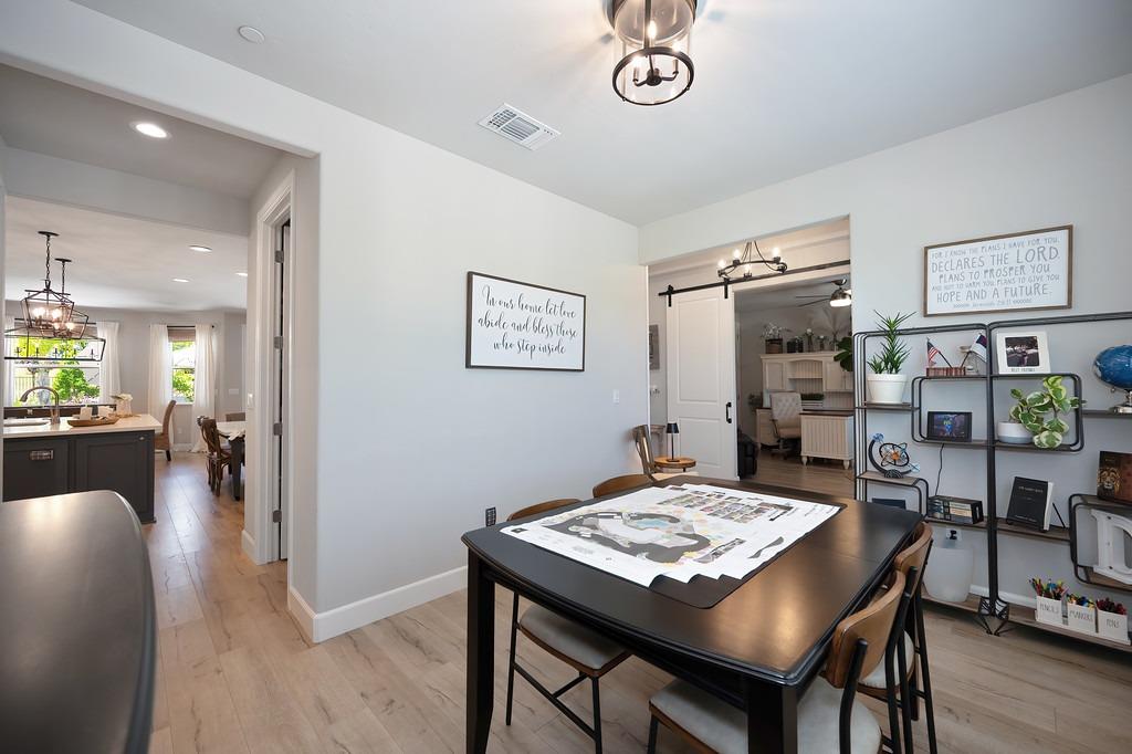 Detail Gallery Image 16 of 63 For 7527 Country Oaks Ln, Orangevale,  CA 95662 - 5 Beds | 4/1 Baths
