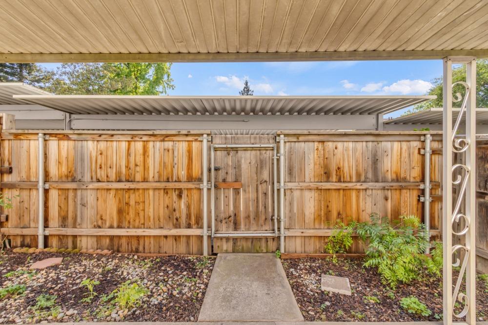 Detail Gallery Image 42 of 57 For 4020 Knoll Top Ct, Carmichael,  CA 95608 - 3 Beds | 1/1 Baths