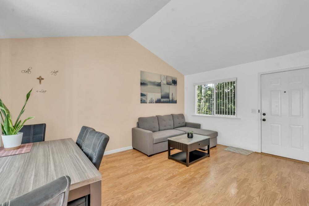 Photo #4: 225059817 Listing: Photo #4
