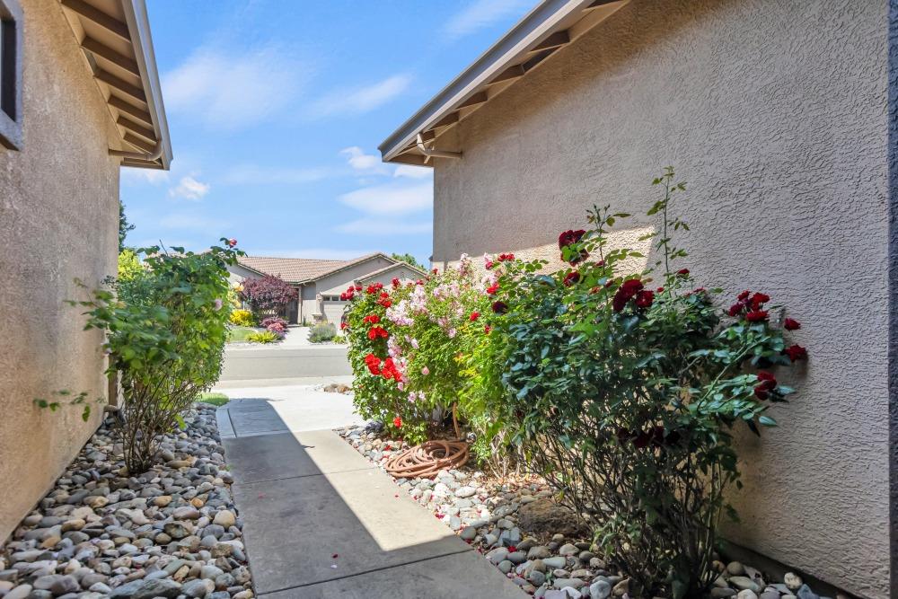 Detail Gallery Image 7 of 66 For 929 Jordine Way, Galt,  CA 95632 - 5 Beds | 2/1 Baths
