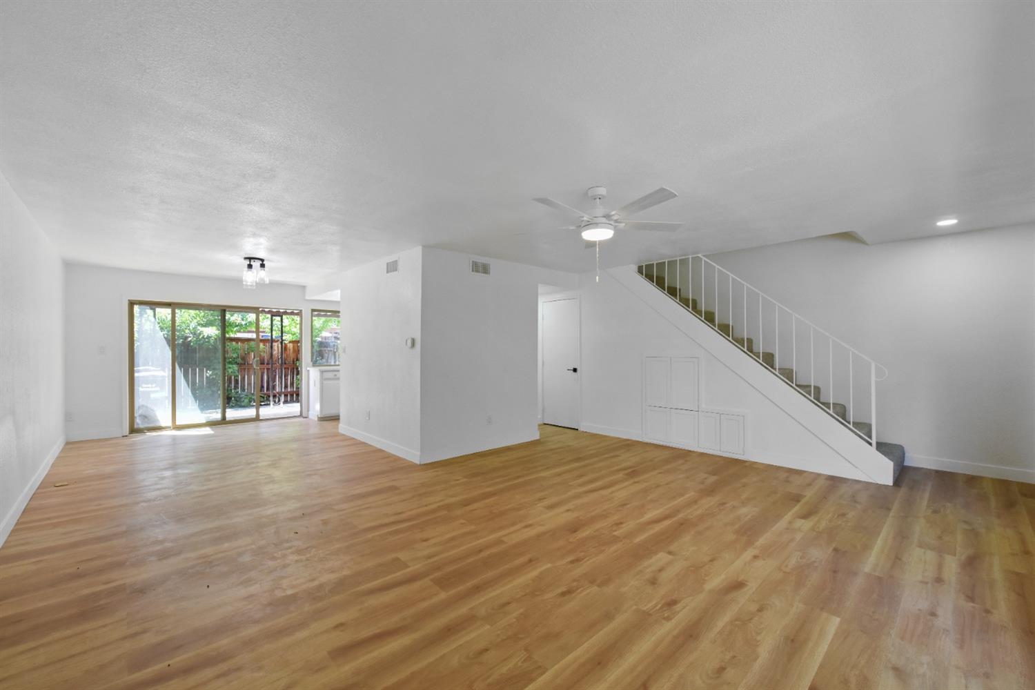 Photo #6: 225058863 Listing: Photo #6