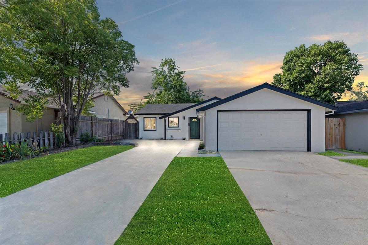 Detail Gallery Image 1 of 21 For 453 Arcade Blvd, Sacramento,  CA 95815 - 4 Beds | 2 Baths