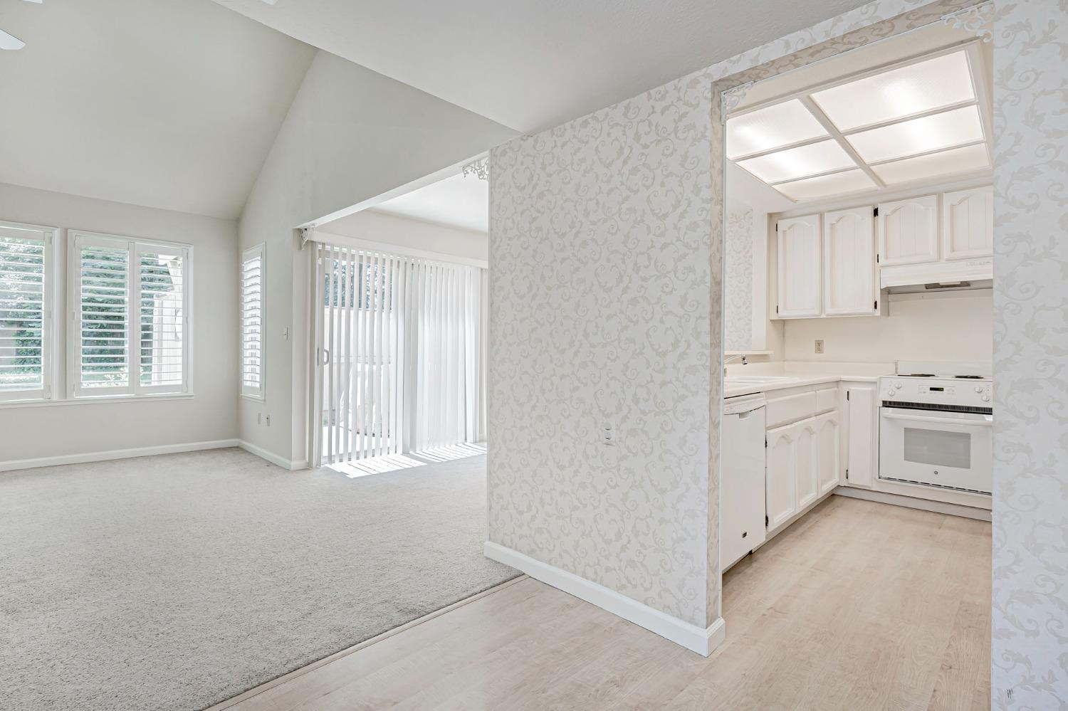 Photo #6: 225059717 Listing: Photo #6