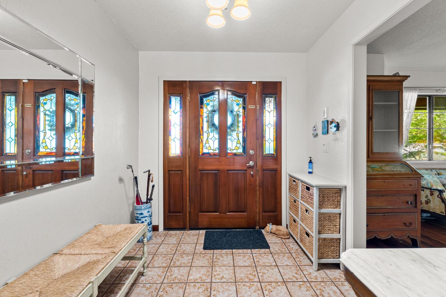 Detail Gallery Image 6 of 47 For 24 Sage River Cir, Sacramento,  CA 95831 - 3 Beds | 3 Baths