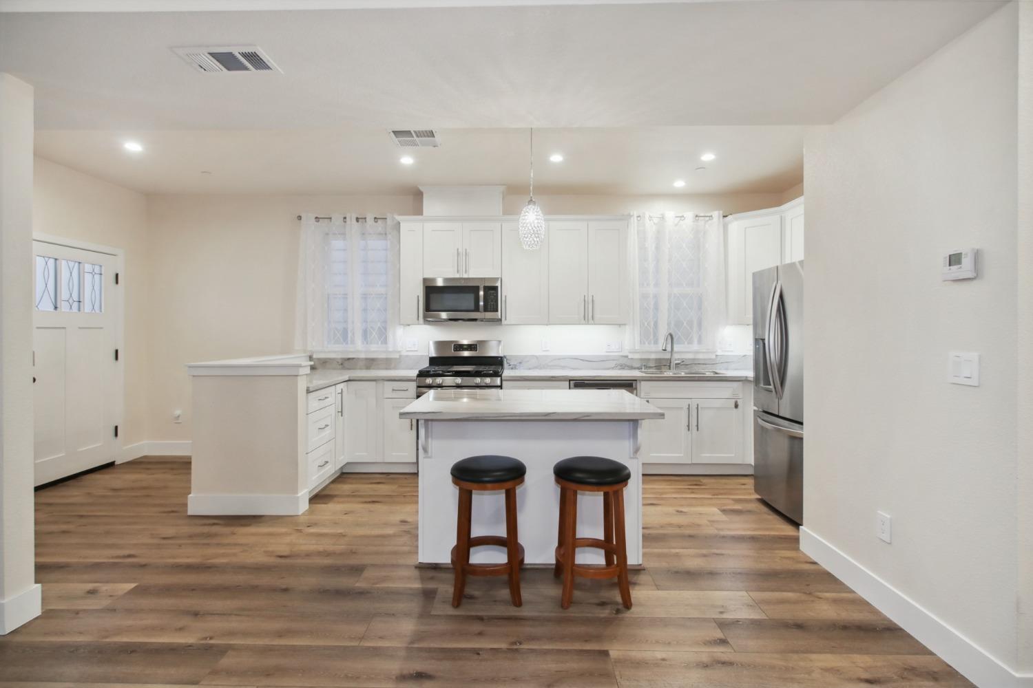 Detail Gallery Image 15 of 59 For 2021 S St, Sacramento,  CA 95811 - – Beds | – Baths