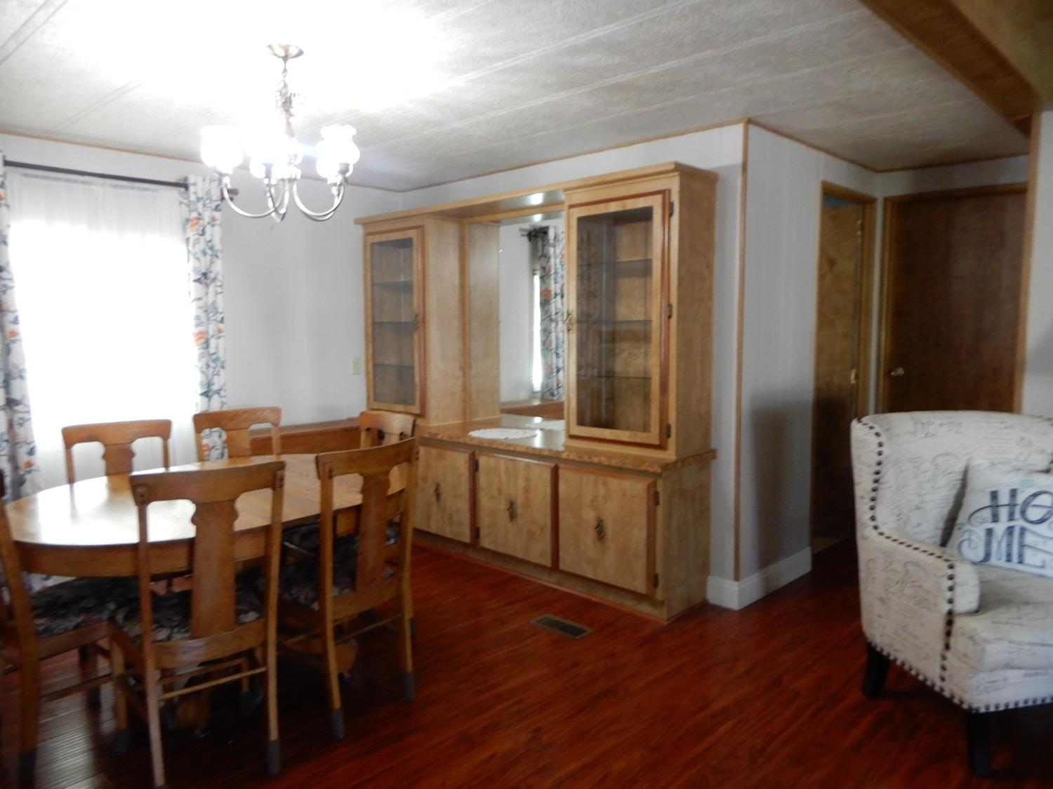Detail Gallery Image 5 of 44 For 134 Gardenia, Sacramento,  CA 95828 - 3 Beds | 2 Baths