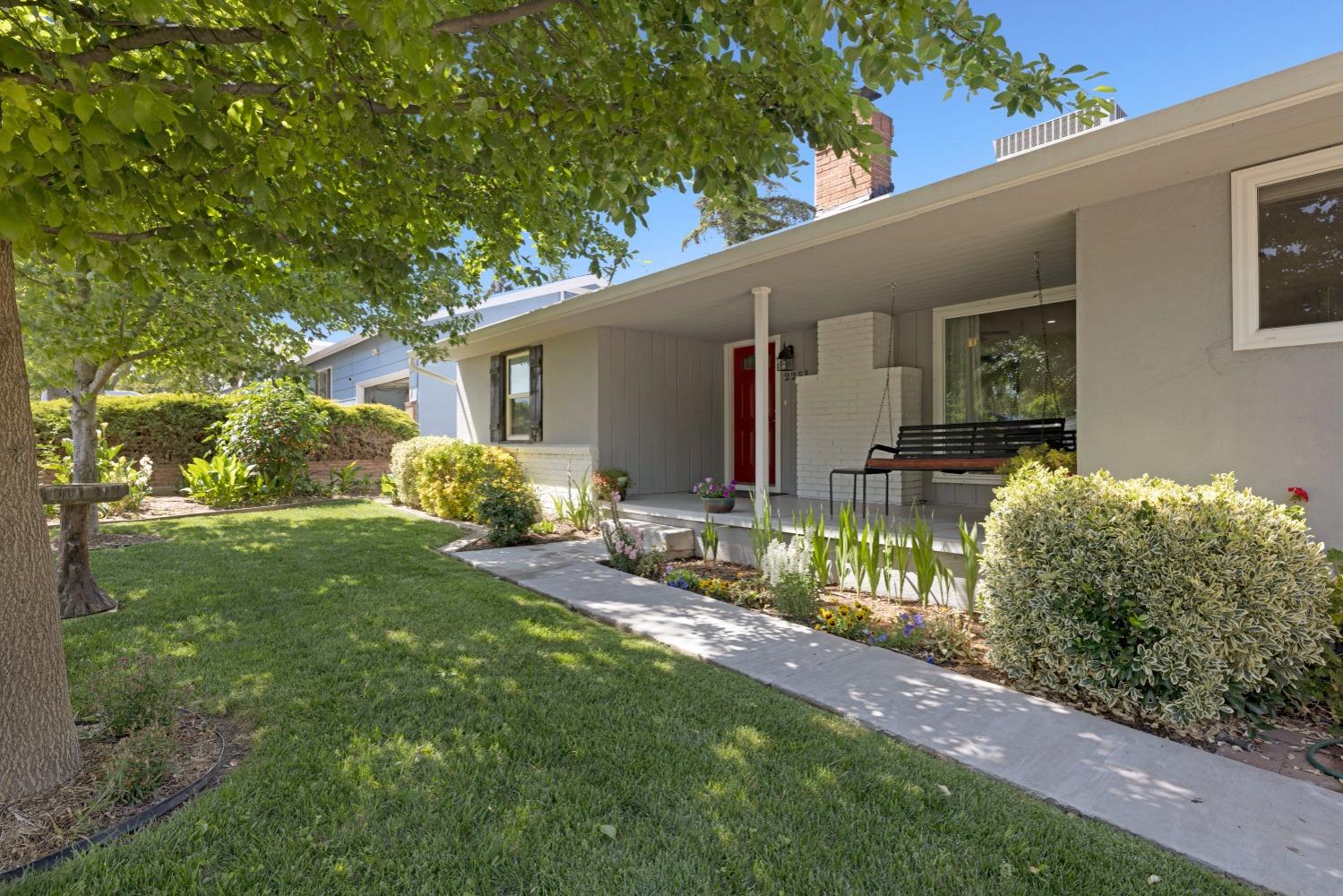 Tulip Way, Sacramento, California image 4