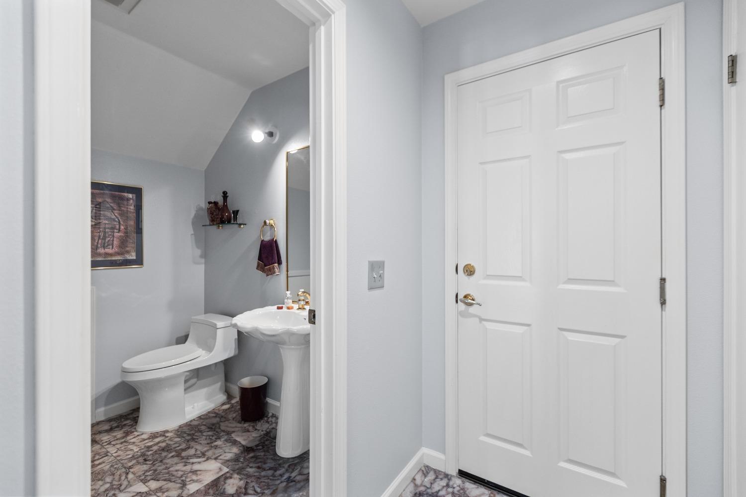 Detail Gallery Image 22 of 56 For 7805 River Village Dr, Sacramento,  CA 95831 - 3 Beds | 2/1 Baths