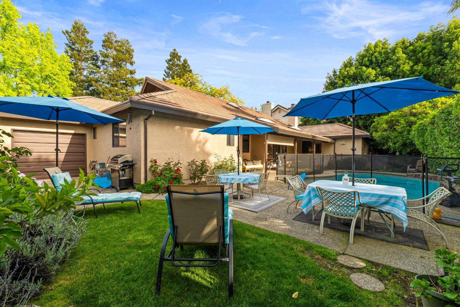 Detail Gallery Image 40 of 47 For 24 Sage River Cir, Sacramento,  CA 95831 - 3 Beds | 3 Baths