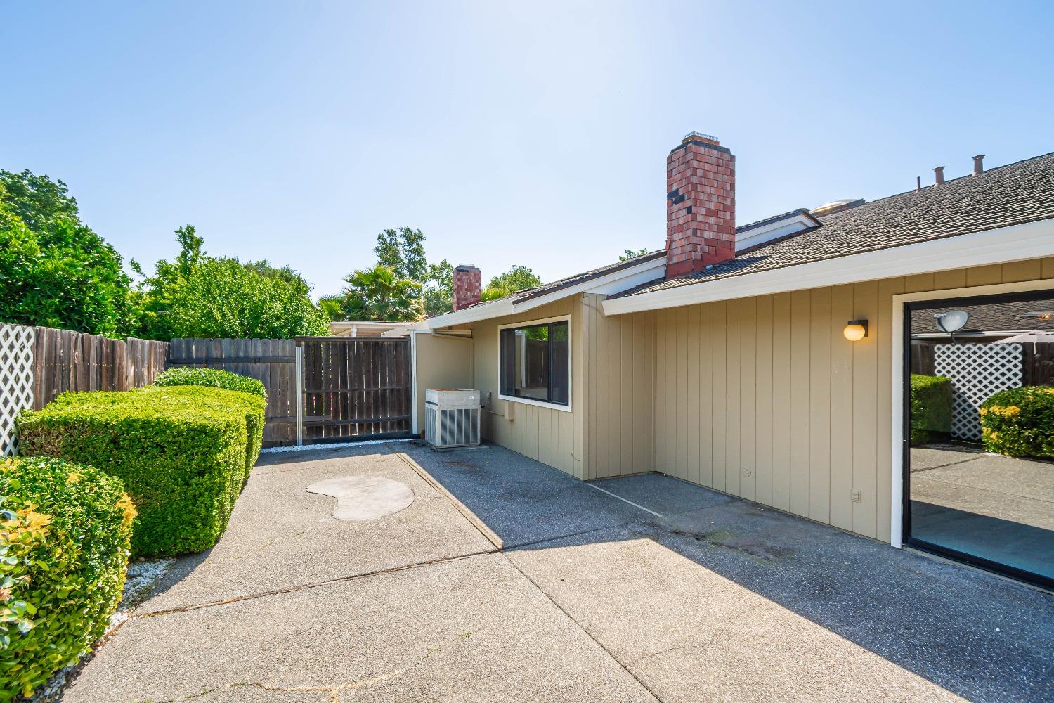 Detail Gallery Image 30 of 31 For 1207 Cedar Tree Way, Sacramento,  CA 95831 - 2 Beds | 2 Baths