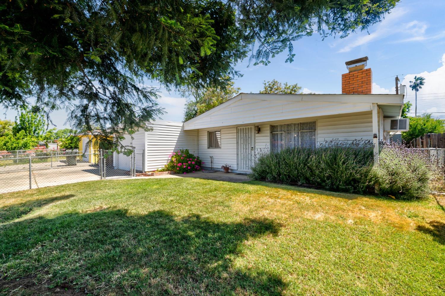 Detail Gallery Image 5 of 41 For 5925 Garibaldi St, Sacramento,  CA 95824 - 3 Beds | 1 Baths