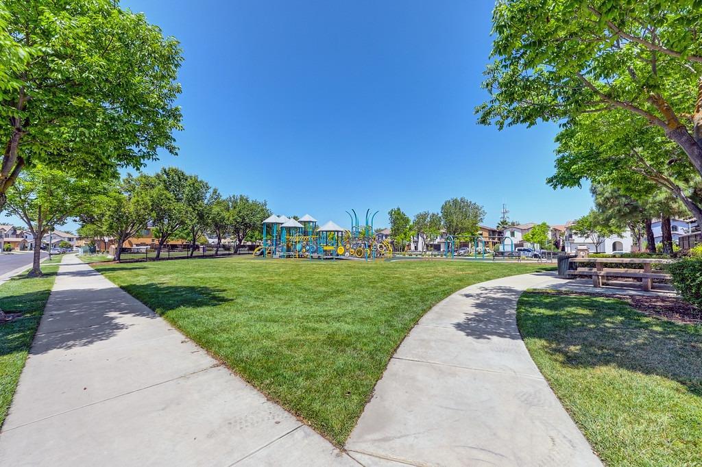 Detail Gallery Image 36 of 38 For 16796 English Country Trl, Lathrop,  CA 95330 - 4 Beds | 3 Baths
