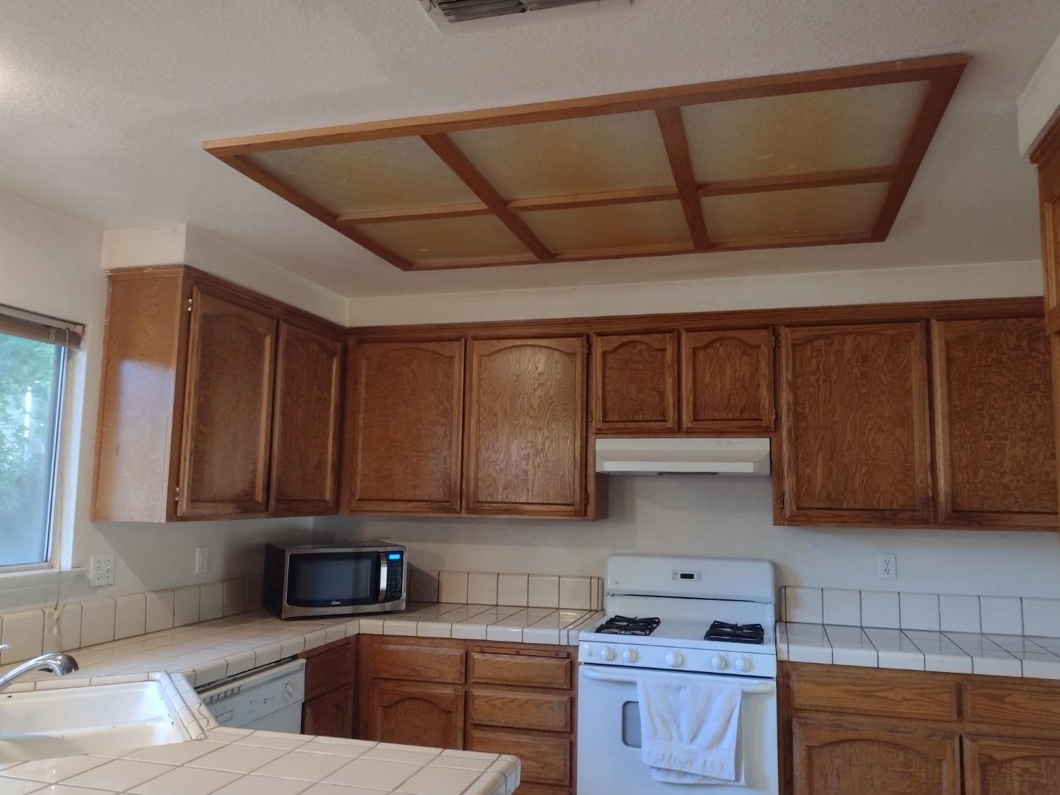 Detail Gallery Image 13 of 56 For 1900 Berryessa Dr, Modesto,  CA 95358 - 3 Beds | 2/1 Baths