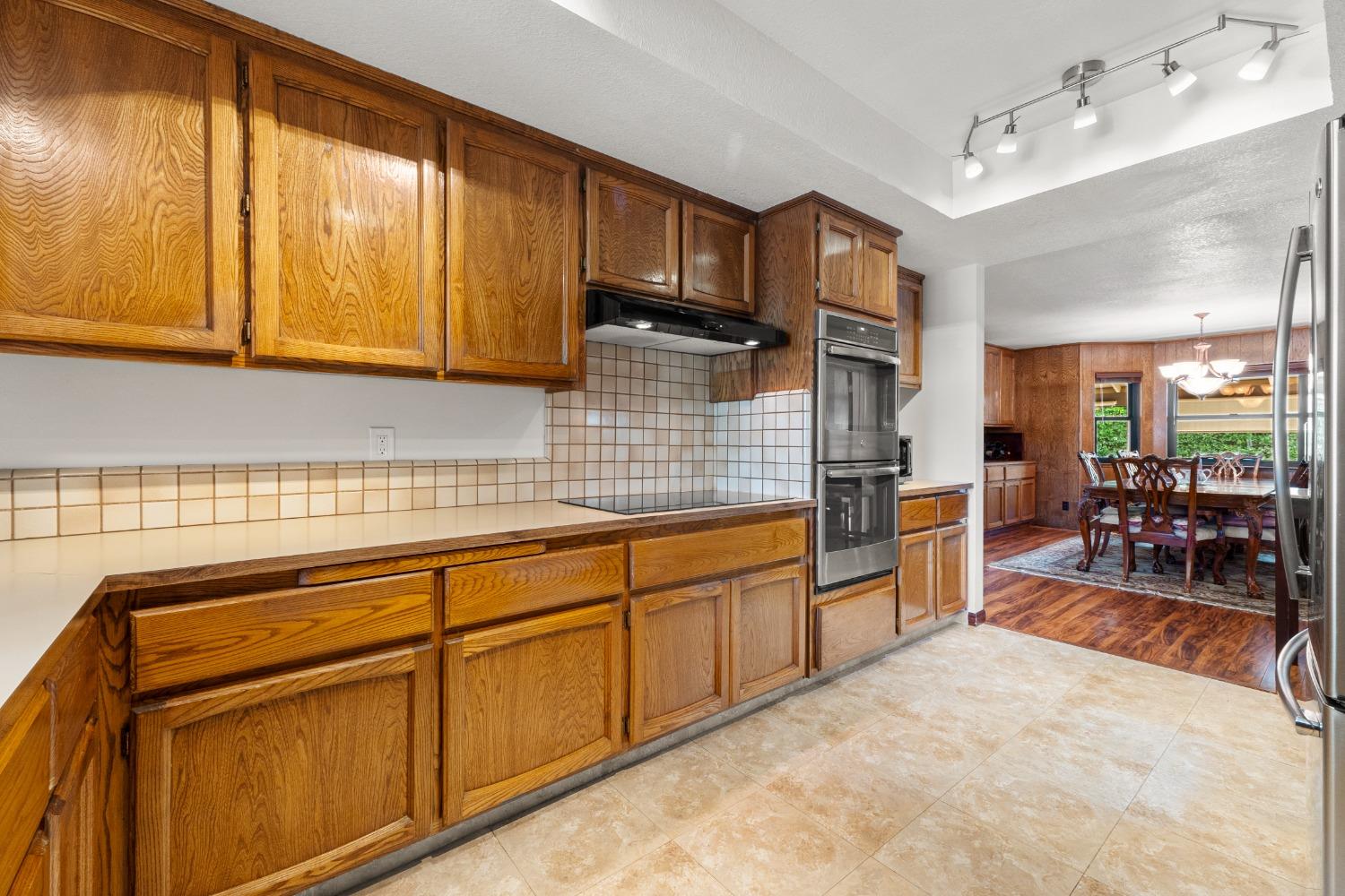 Detail Gallery Image 19 of 47 For 24 Sage River Cir, Sacramento,  CA 95831 - 3 Beds | 3 Baths