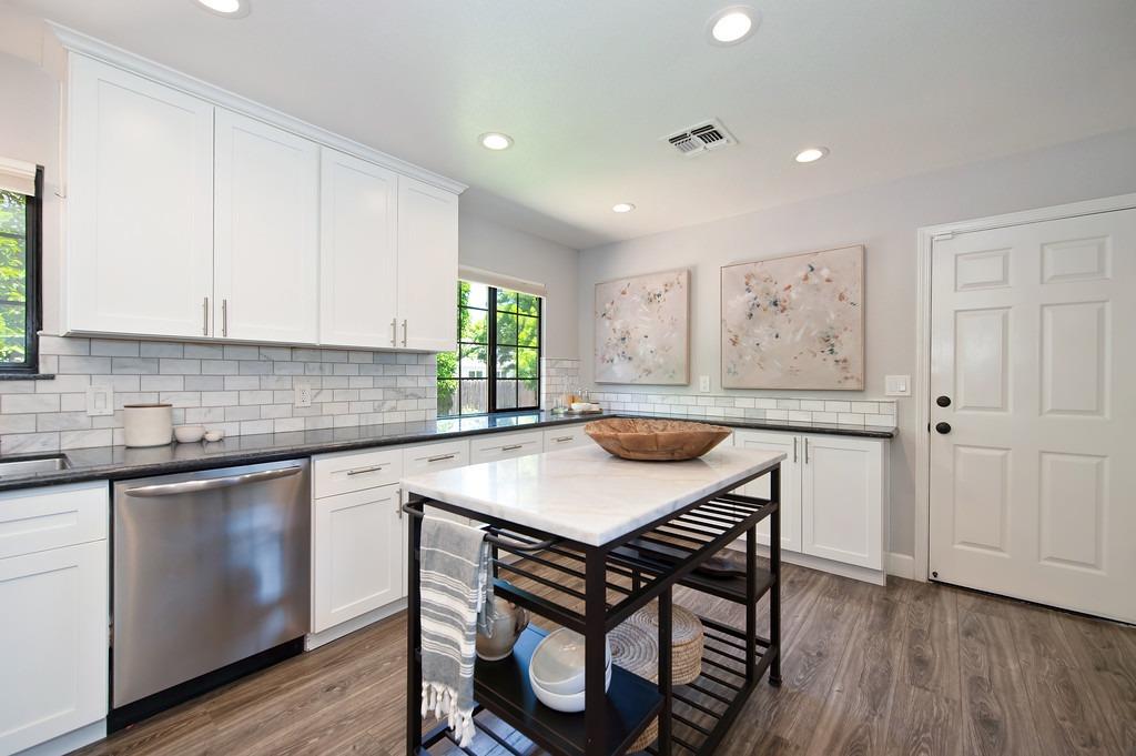 Detail Gallery Image 16 of 46 For 849 10th Ave, Sacramento,  CA 95818 - 3 Beds | 2 Baths