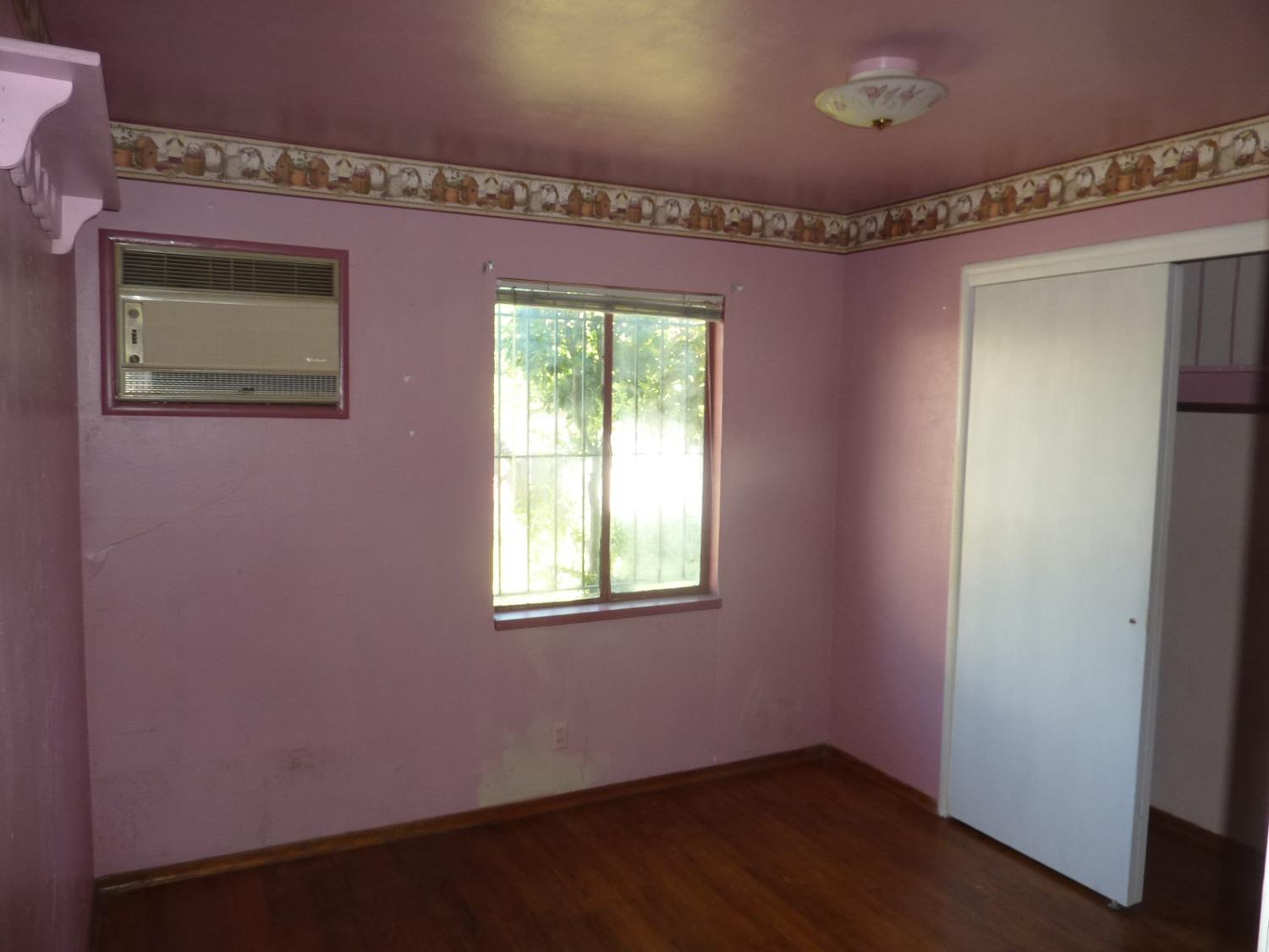 Detail Gallery Image 6 of 15 For 2059 Country Club Blvd, Stockton,  CA 95204 - 3 Beds | 1 Baths