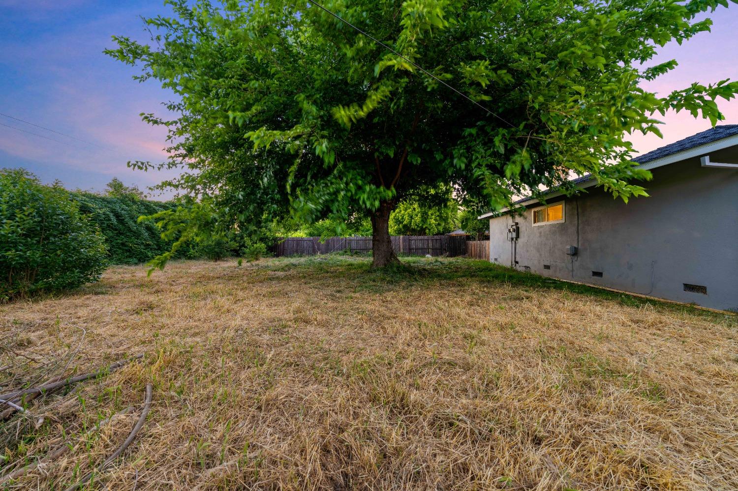 Detail Gallery Image 3 of 51 For 5904 40th St, Sacramento,  CA 95824 - – Beds | – Baths