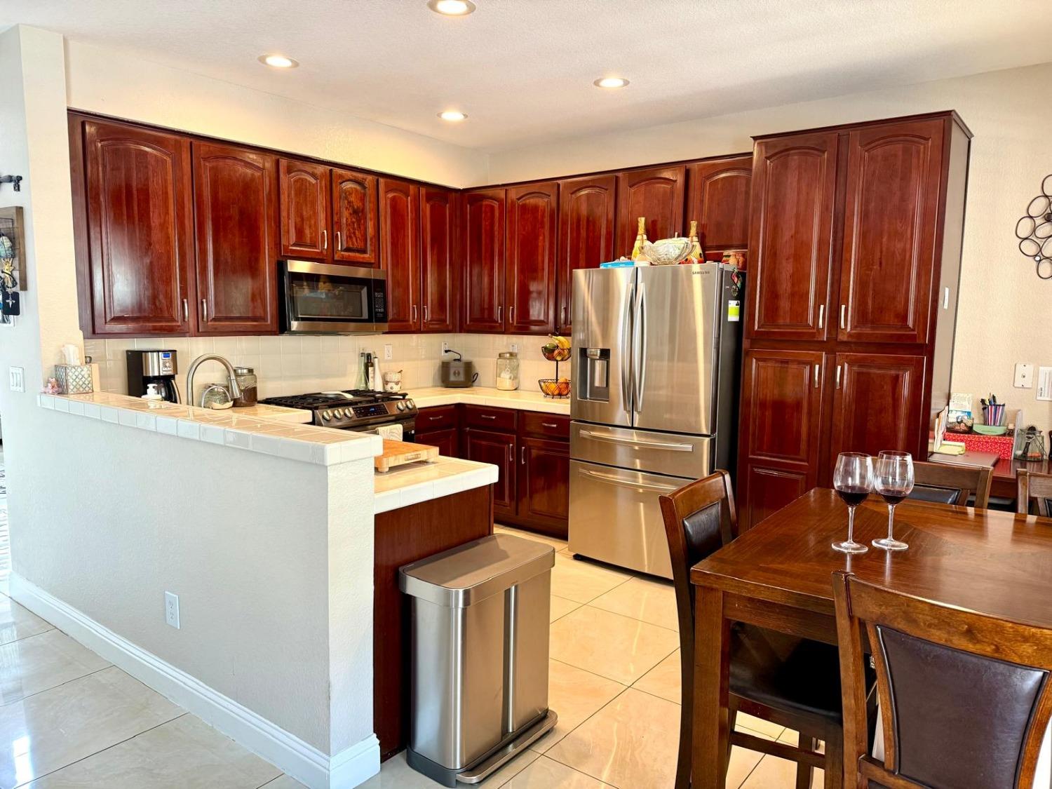 Detail Gallery Image 11 of 61 For 601 Olivine Ave, Lathrop,  CA 95330 - 5 Beds | 3 Baths