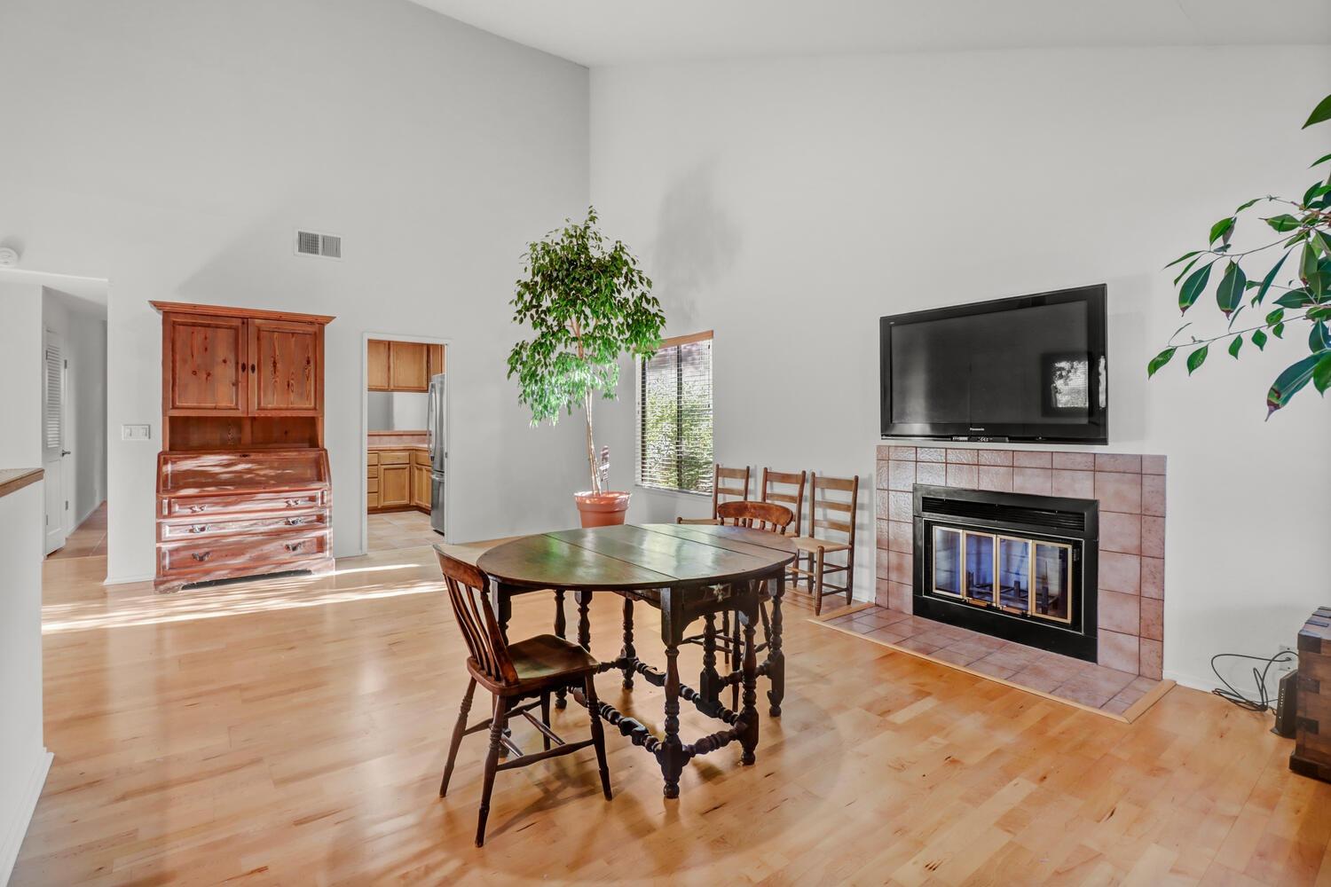 Oyster Bay Avenue, Davis, California image 9