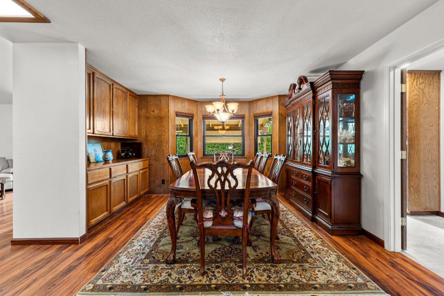 Detail Gallery Image 10 of 47 For 24 Sage River Cir, Sacramento,  CA 95831 - 3 Beds | 3 Baths