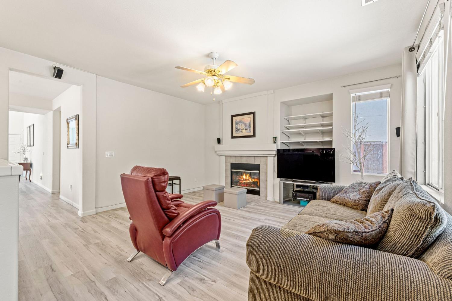 Detail Gallery Image 9 of 43 For 1644 Gloria Cir, Tracy,  CA 95377 - 5 Beds | 3 Baths