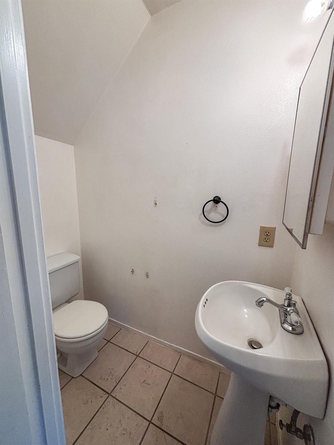 Detail Gallery Image 11 of 23 For 8909 Salmon Falls Dr C,  Sacramento,  CA 95826 - 3 Beds | 1/1 Baths