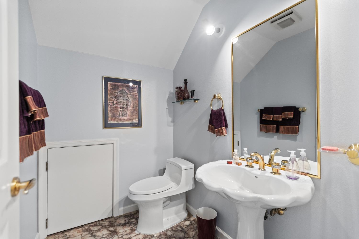 Detail Gallery Image 23 of 56 For 7805 River Village Dr, Sacramento,  CA 95831 - 3 Beds | 2/1 Baths