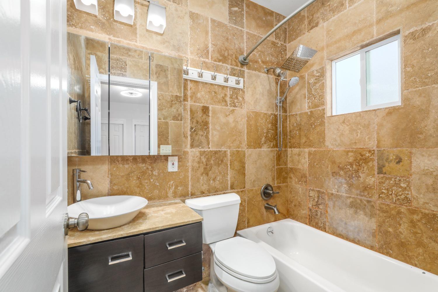 Detail Gallery Image 22 of 48 For 1305 144th Ave, San Leandro,  CA 94578 - 2 Beds | 2/1 Baths