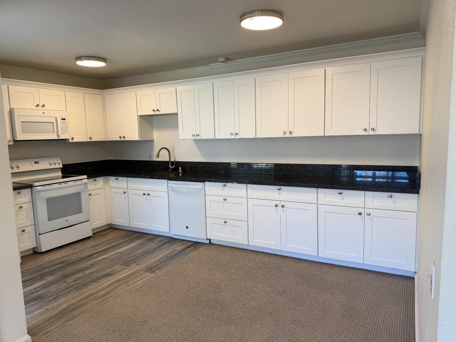 Photo #3: 225059880 Listing 