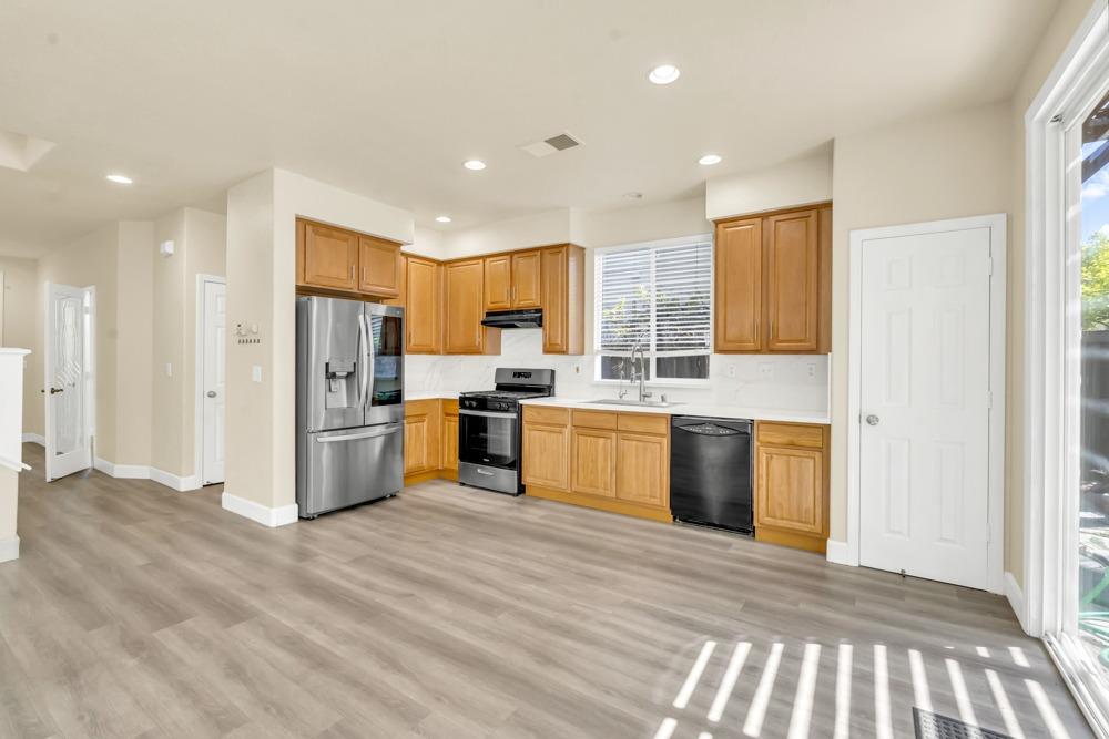 Detail Gallery Image 14 of 56 For 4909 Winamac Dr, Sacramento,  CA 95835 - 3 Beds | 2/1 Baths