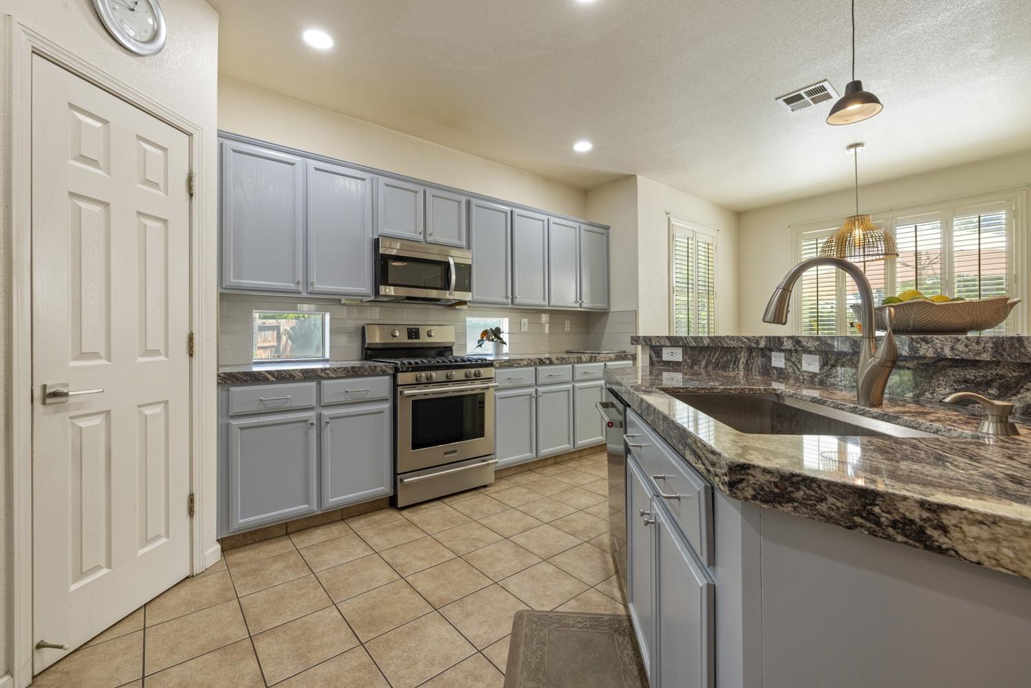 Detail Gallery Image 17 of 67 For 2500 Paseo De Leon, Turlock,  CA 95382 - 4 Beds | 2/1 Baths