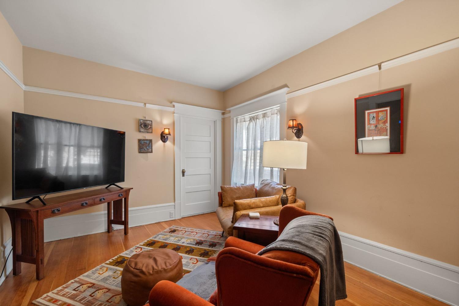 Detail Gallery Image 13 of 61 For 2727 H St, Sacramento,  CA 95816 - 5 Beds | 3 Baths