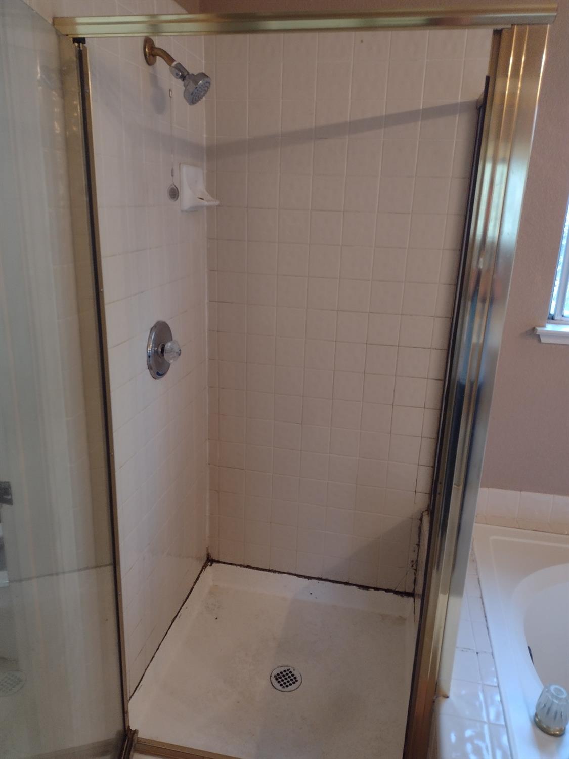 Detail Gallery Image 40 of 56 For 1900 Berryessa Dr, Modesto,  CA 95358 - 3 Beds | 2/1 Baths