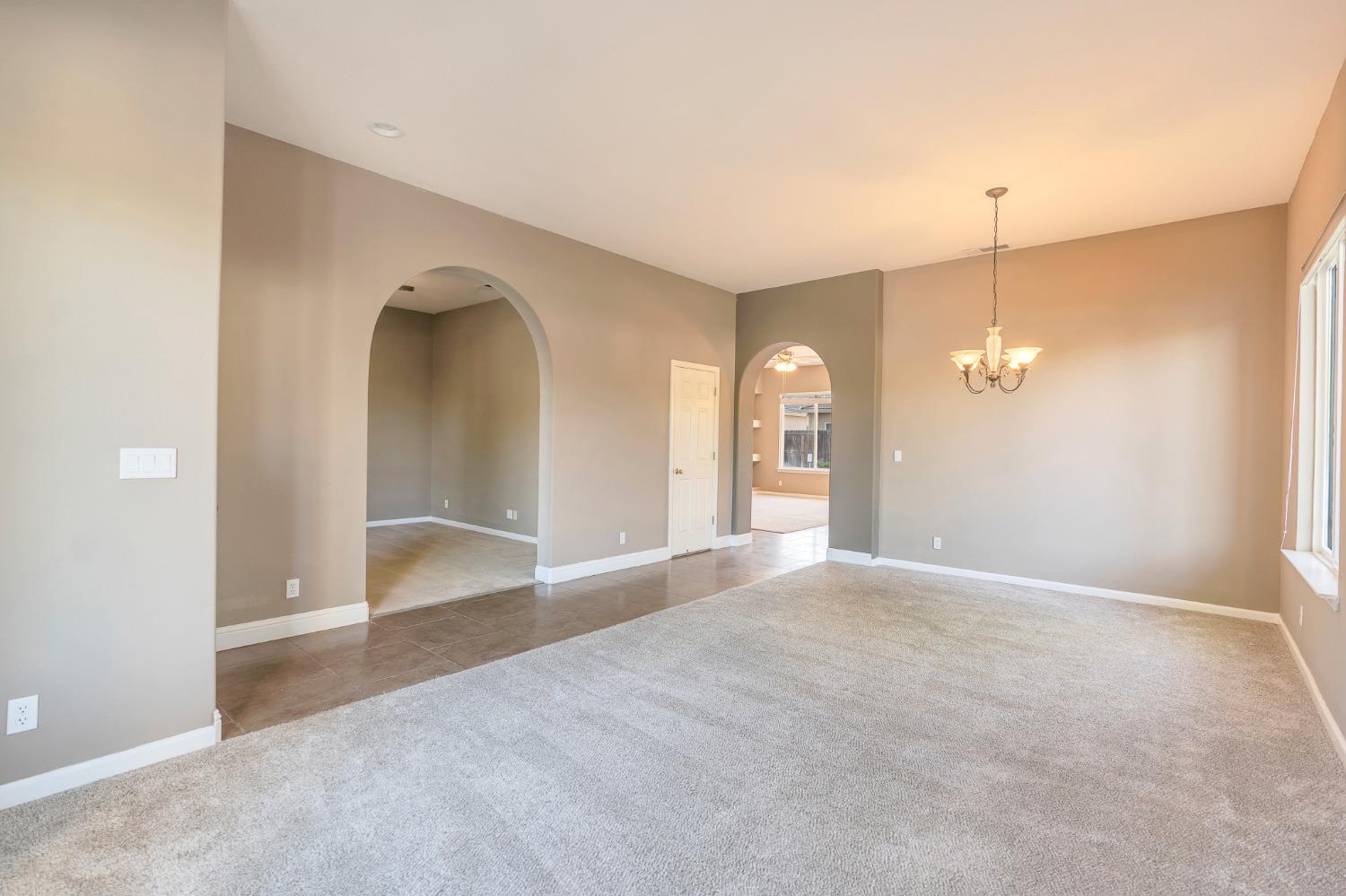 Detail Gallery Image 14 of 67 For 2196 Naples Ct, Los Banos,  CA 93635 - 3 Beds | 2 Baths
