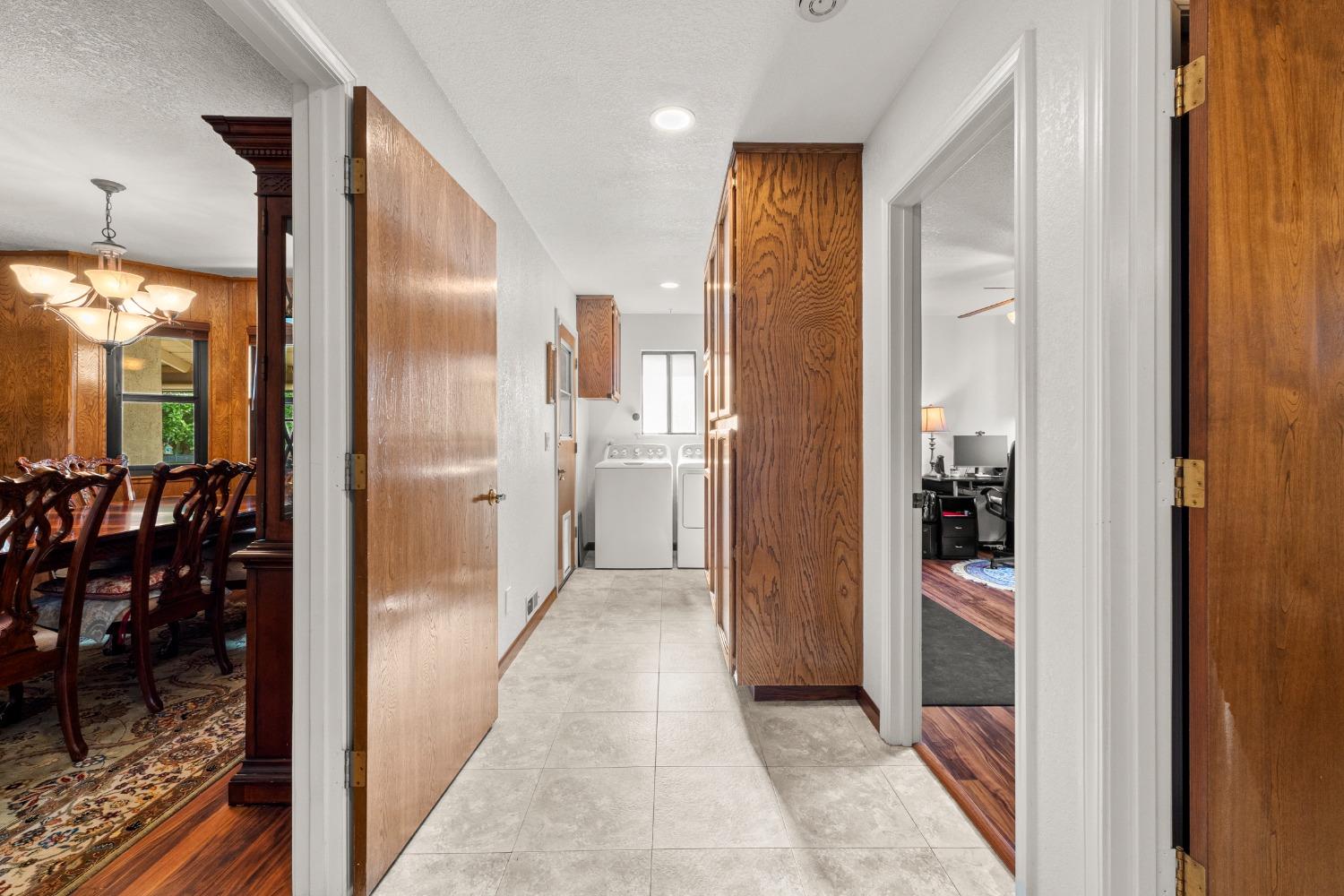 Detail Gallery Image 24 of 47 For 24 Sage River Cir, Sacramento,  CA 95831 - 3 Beds | 3 Baths