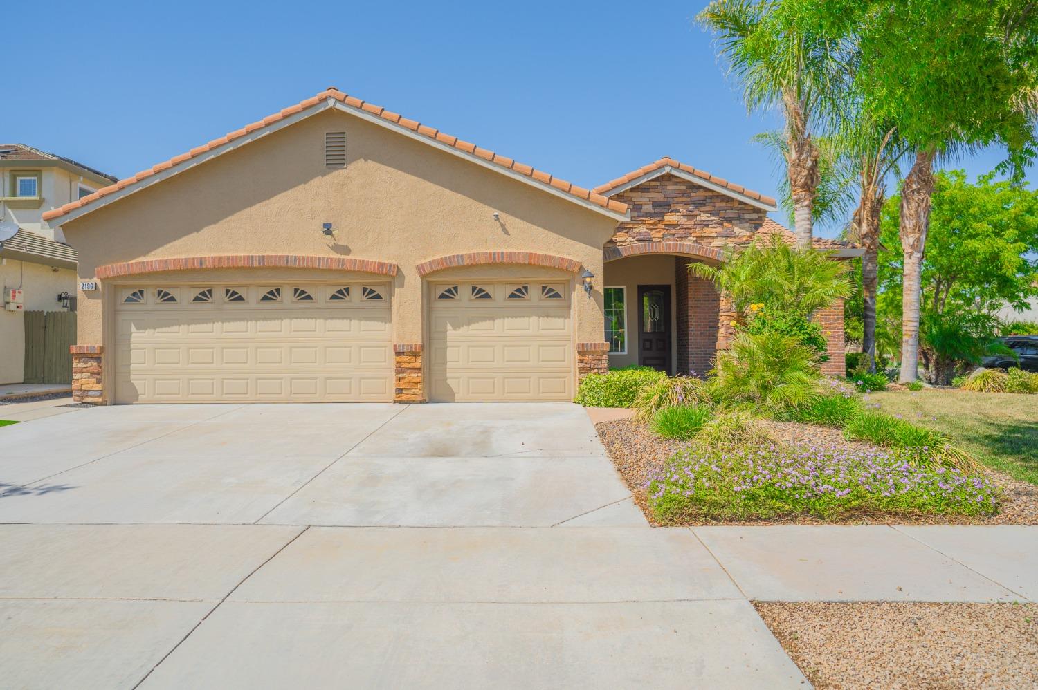 Detail Gallery Image 1 of 67 For 2196 Naples Ct, Los Banos,  CA 93635 - 3 Beds | 2 Baths