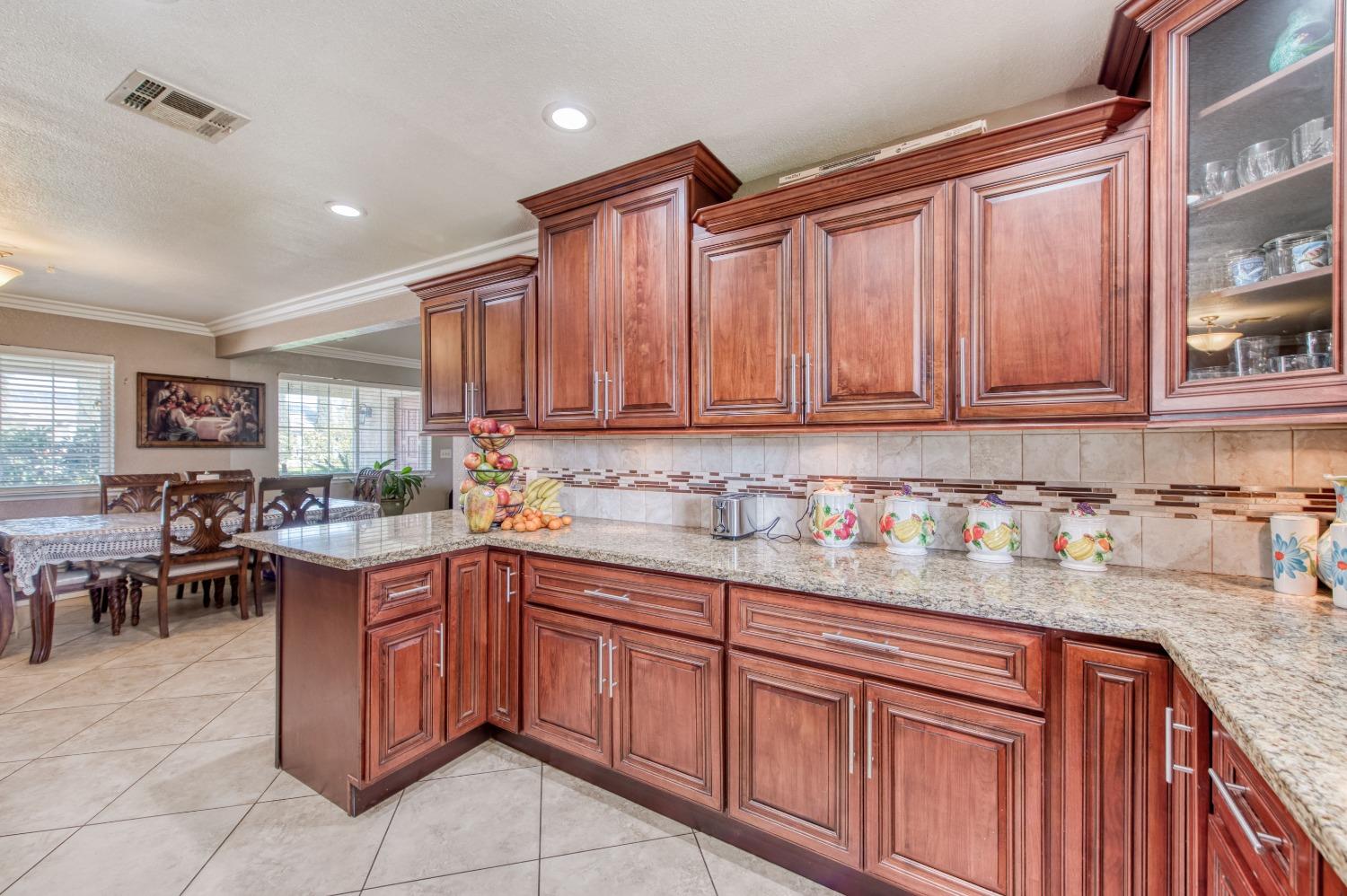 Detail Gallery Image 7 of 38 For 25540 Lynn Pl #B,  –,  CA 93638 - 3 Beds | 2 Baths