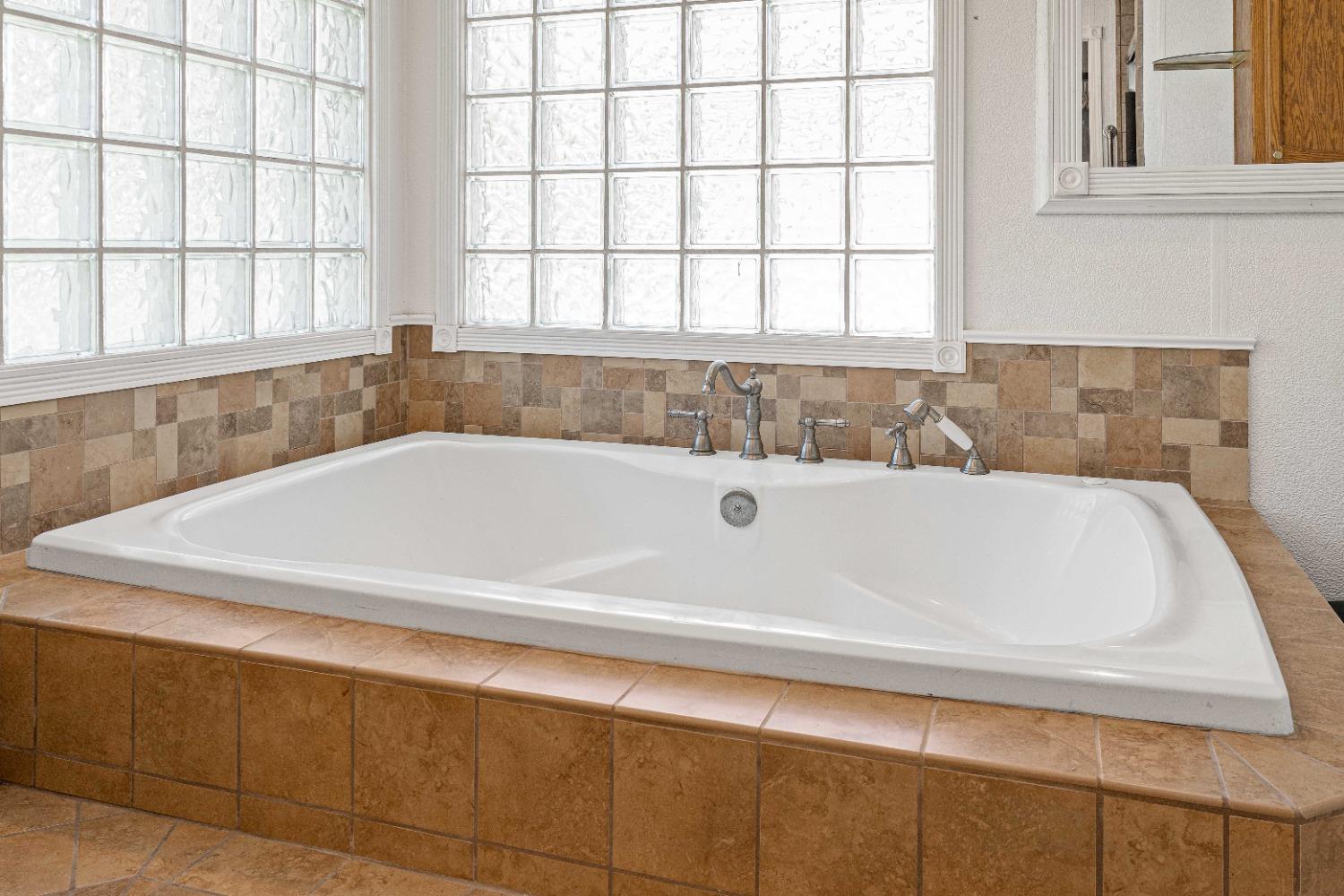 Detail Gallery Image 14 of 68 For 21299 E Highway 4, Stockton,  CA 95215 - 5 Beds | 4/1 Baths
