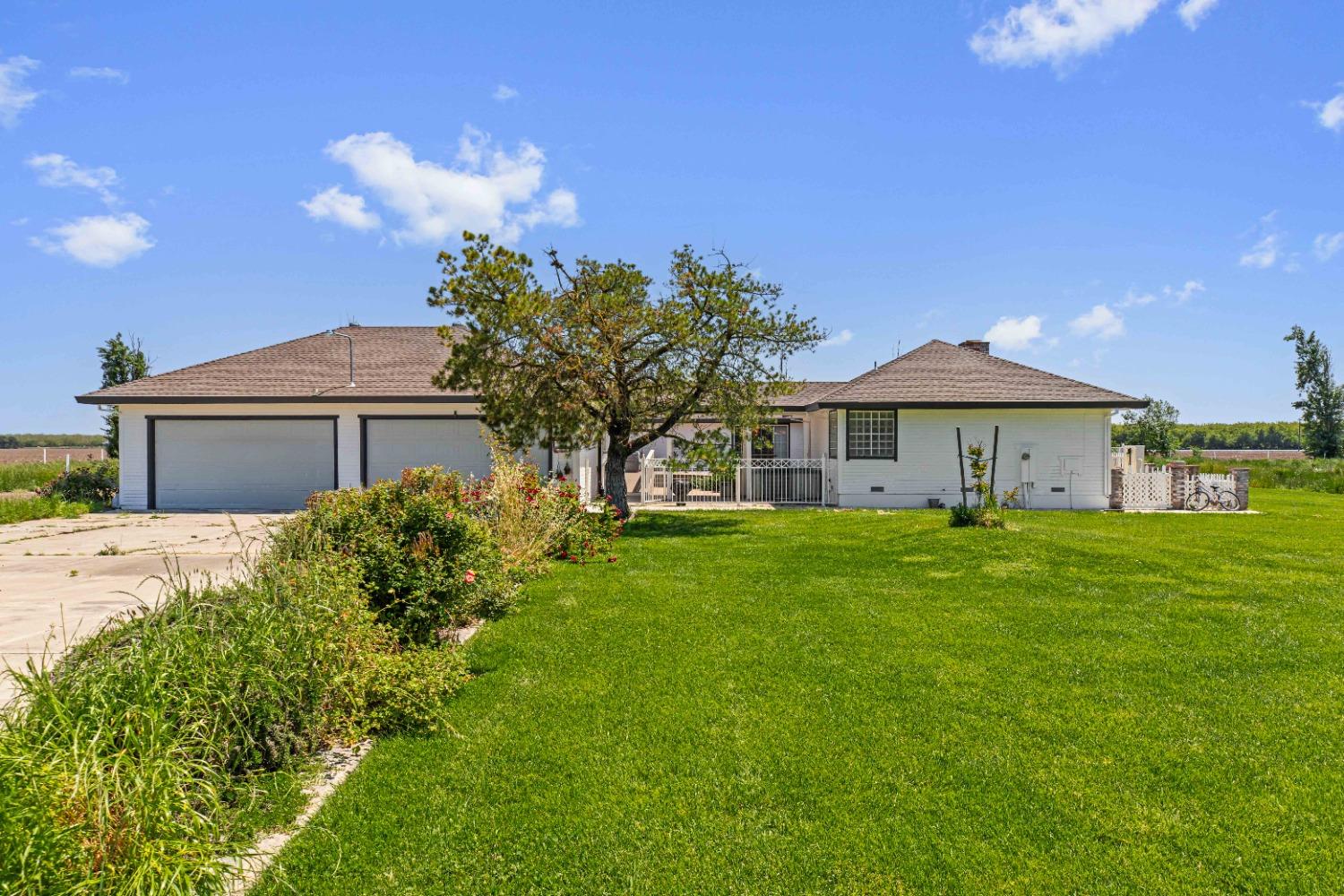 Detail Gallery Image 3 of 68 For 21299 E Highway 4, Stockton,  CA 95215 - 5 Beds | 4/1 Baths