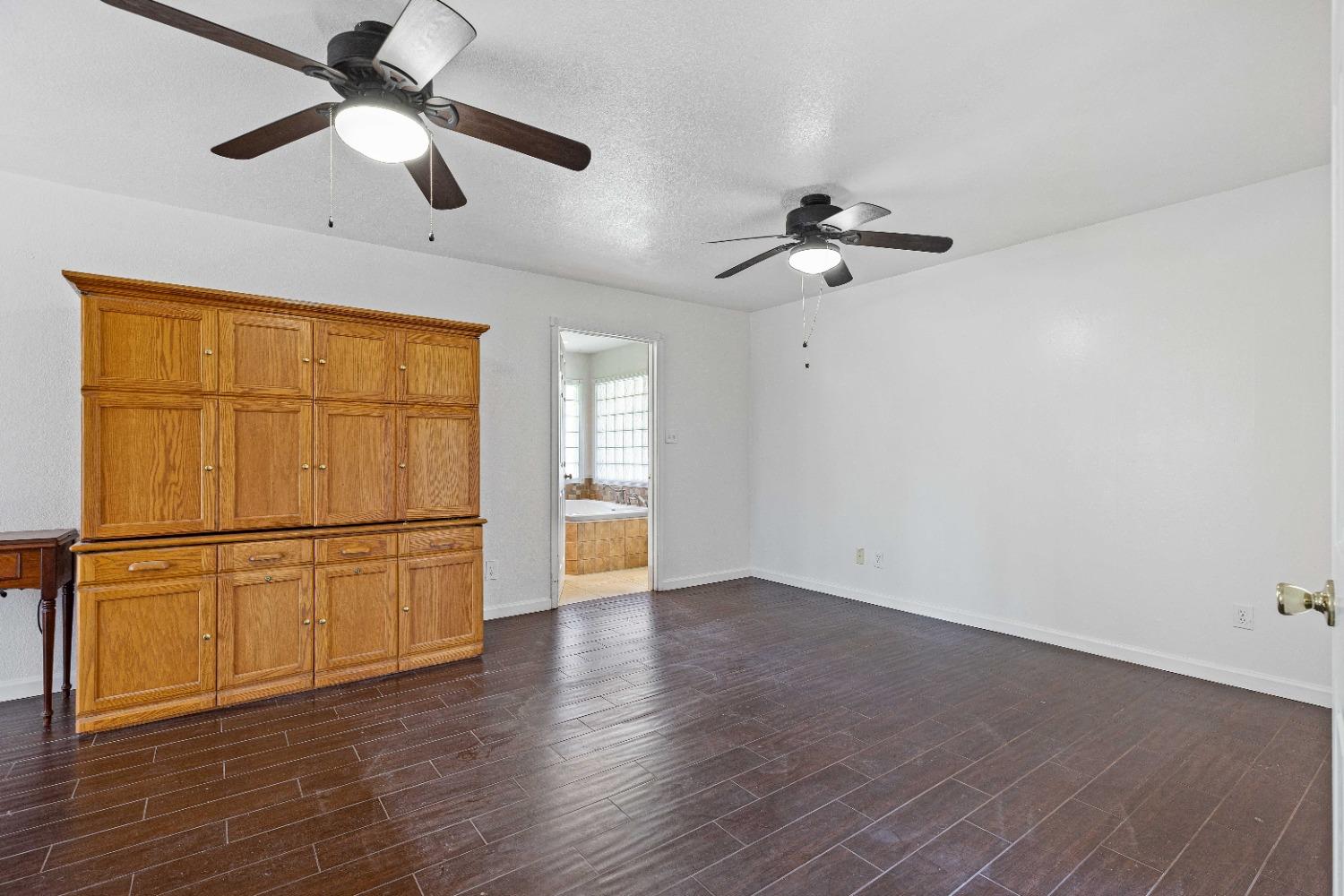 Detail Gallery Image 11 of 68 For 21299 E Highway 4, Stockton,  CA 95215 - 5 Beds | 4/1 Baths
