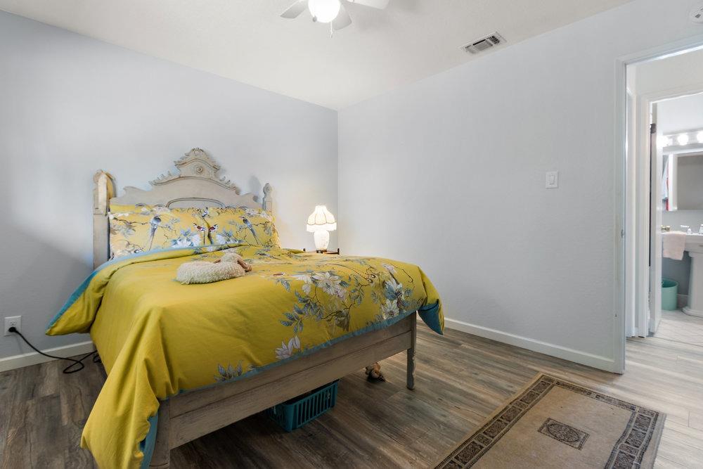 Detail Gallery Image 12 of 29 For 6116 Lincoln Ave, Carmichael,  CA 95608 - 2 Beds | 1 Baths