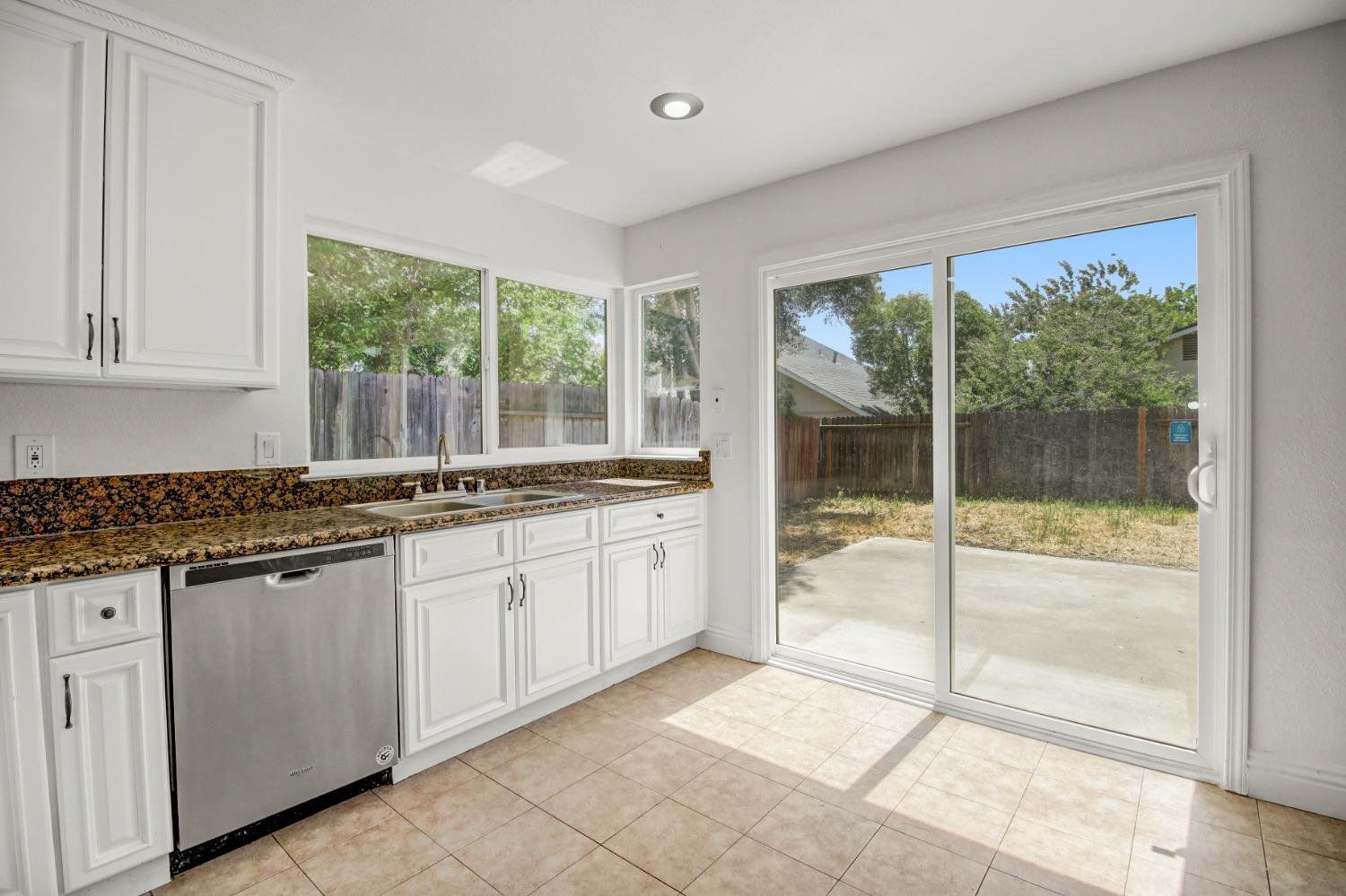 Detail Gallery Image 14 of 39 For 5756 Himalaya Way, Citrus Heights,  CA 95621 - 4 Beds | 3/1 Baths