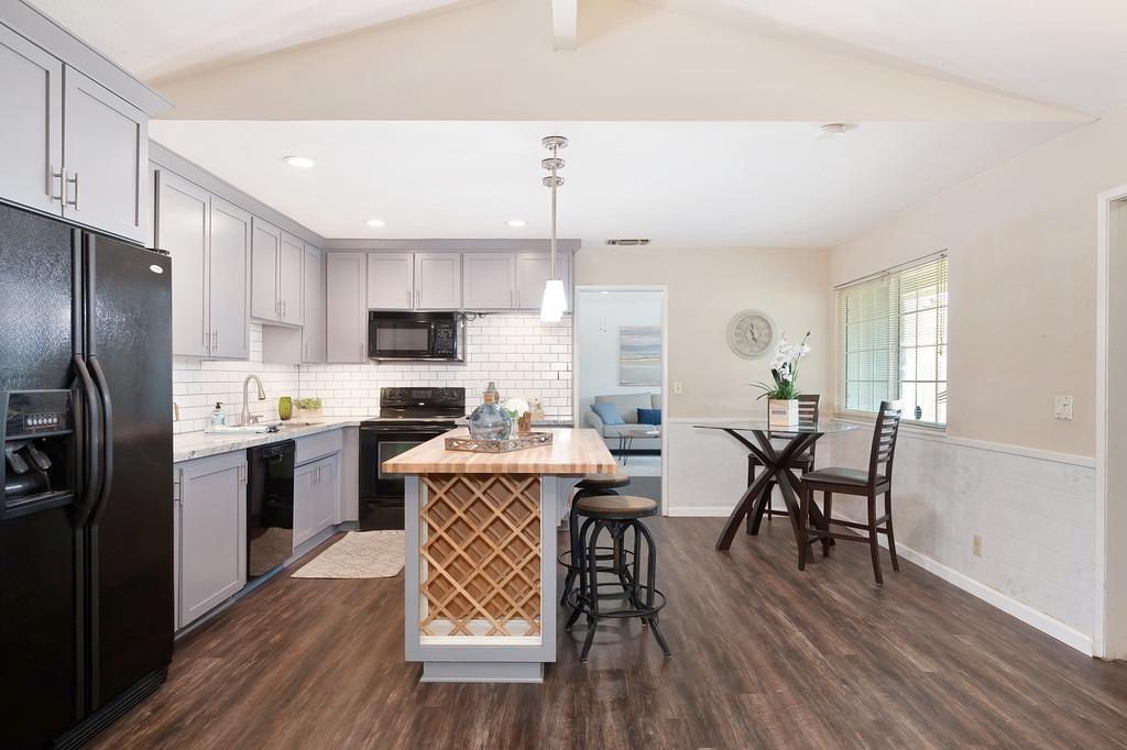 Detail Gallery Image 10 of 31 For 6704 Green Ash Ct, Citrus Heights,  CA 95610 - 4 Beds | 2 Baths