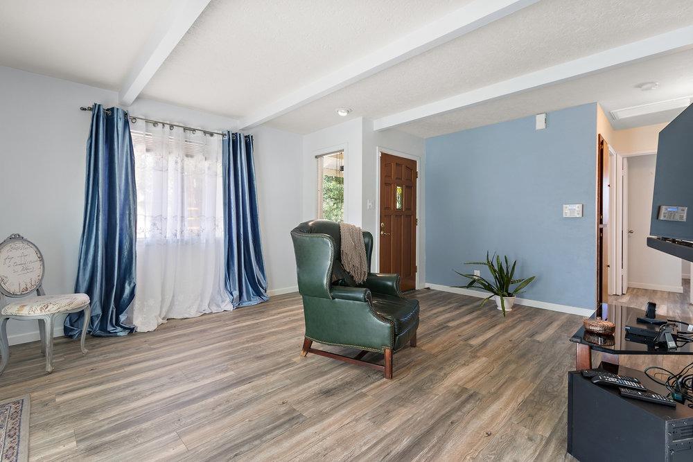 Detail Gallery Image 4 of 29 For 6116 Lincoln Ave, Carmichael,  CA 95608 - 2 Beds | 1 Baths