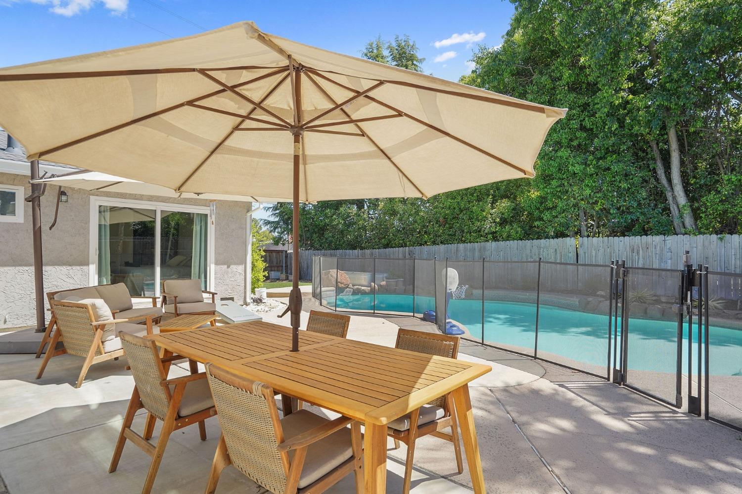 Detail Gallery Image 32 of 39 For 4950 Thor Way, Carmichael,  CA 95608 - 4 Beds | 3 Baths