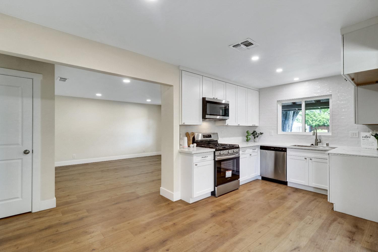 Detail Gallery Image 10 of 37 For 6004 Westbrook Dr, Citrus Heights,  CA 95621 - 3 Beds | 2 Baths